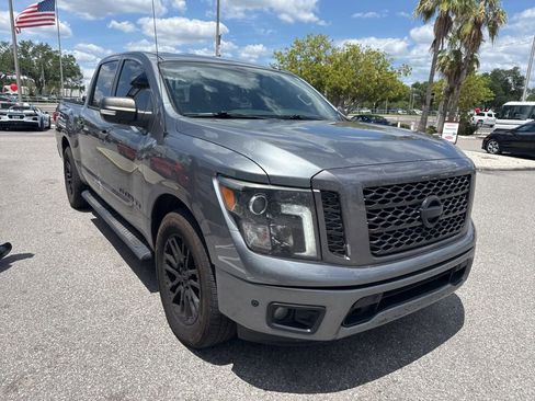 Used 2018 Nissan Titan SL w/ Midnight Edition RWD image 5