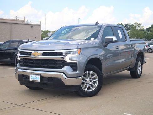 Used 2024 Chevrolet Silverado 1500 LT AWD/4WD image 2