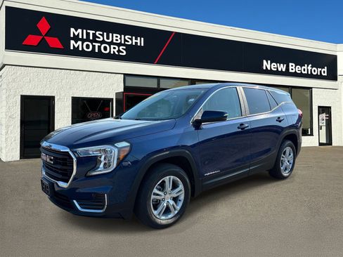 Used 2023 GMC Terrain SLE w/ LPO, Floor Liner Package AWD/4WD image 1