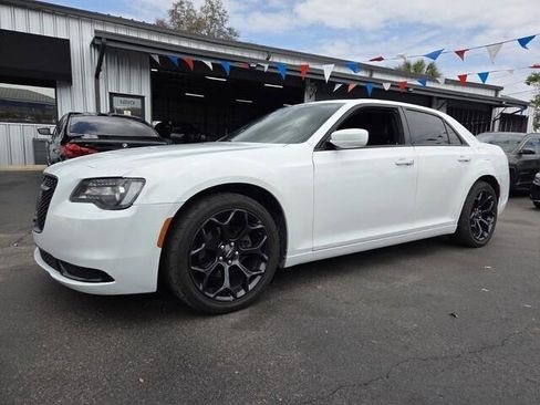 Used 2019 Chrysler 300 S image 3