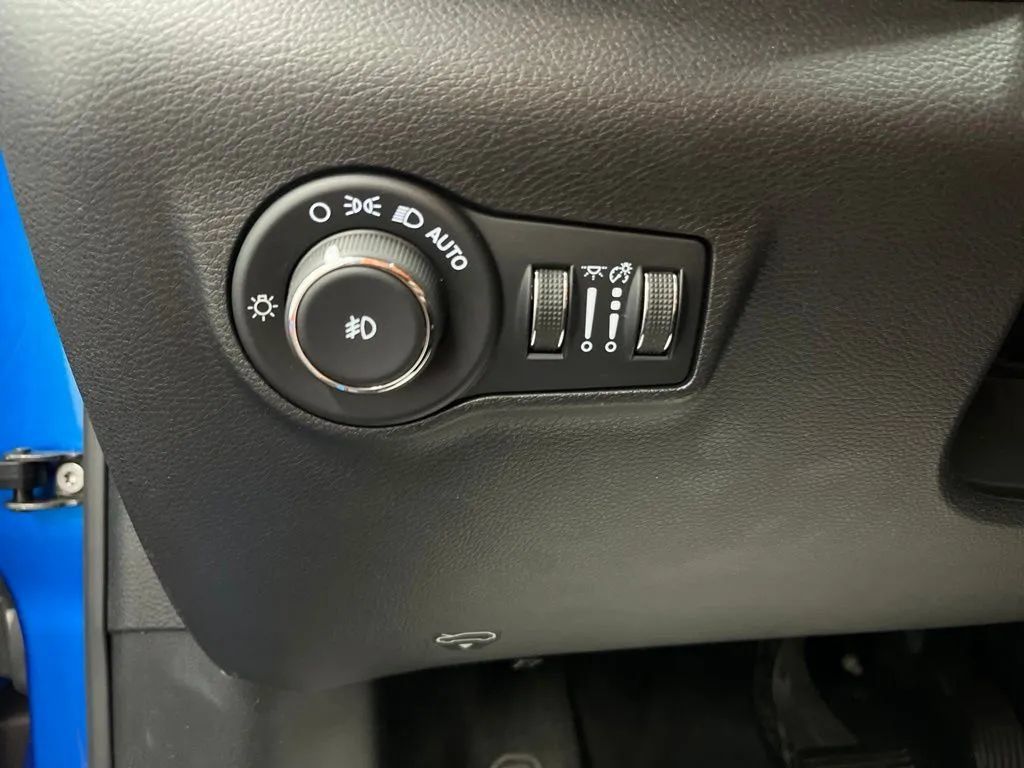 Used 2025 Jeep Compass Limited AWD/4WD image 25