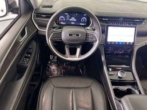 Used 2023 Jeep Grand Cherokee Limited w/ Black Appearance Package image 23