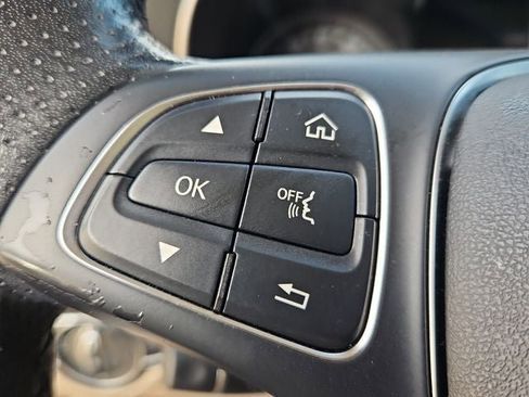 Used 2019 Mercedes-Benz GLC 300 w/ Premium Package image 24