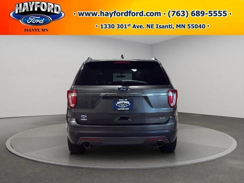 Used 2017 Ford Explorer XLT w/ Equipment Group 202A AWD/4WD image 4
