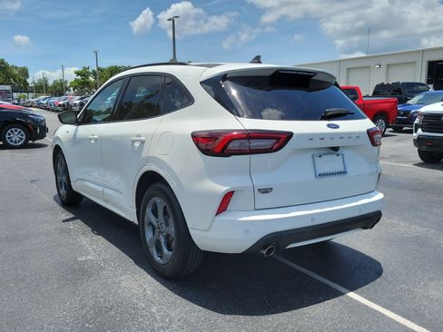 Used 2023 Ford Escape ST-Line w/ Tech Pack #1 FWD image 8