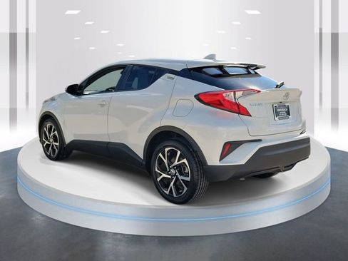 Used 2021 Toyota C-HR XLE image 4