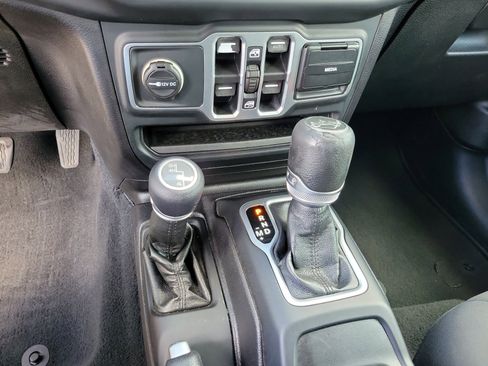 Used 2018 Jeep Wrangler Unlimited Sport S AWD/4WD image 30