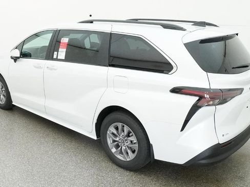 New 2026 Toyota Sienna XLE FWD image 2