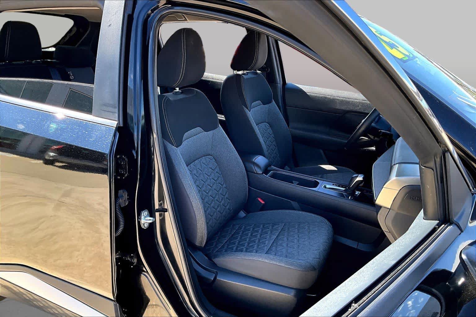 Used 2025 Nissan Kicks SV FWD image 7