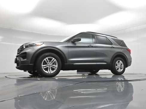 Certified 2023 Ford Explorer XLT RWD image 54