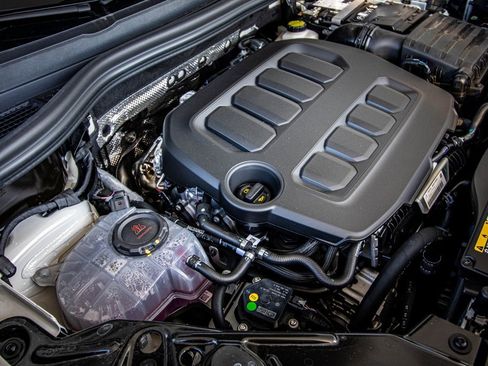 New 2026 Volkswagen Tiguan SE R-Line image 23