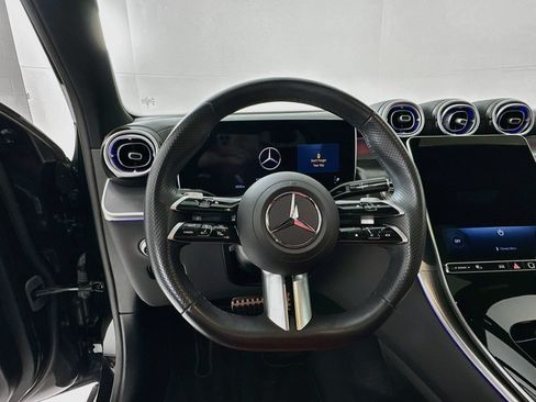 Used 2025 Mercedes-Benz GLC 300 4MATIC image 12