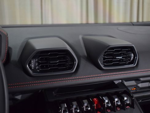 Used 2023 Lamborghini Huracan EVO image 30