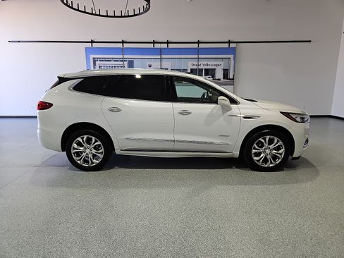 Used 2021 Buick Enclave Avenir w/ Avenir Technology Package AWD/4WD image 9