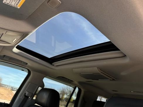 Used 2017 GMC Yukon SLT w/ Premium Edition image 21