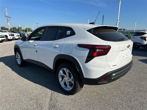 New 2026 Chevrolet Trax LS image 3