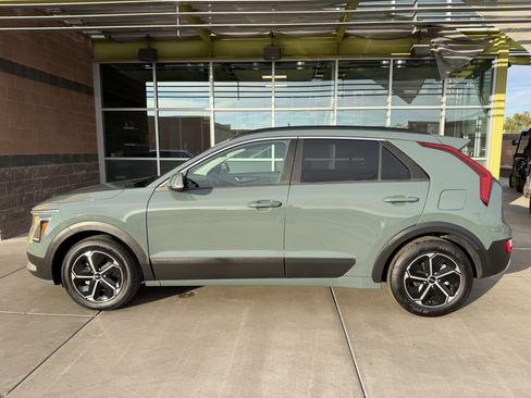Used 2024 Kia Niro EX image 7