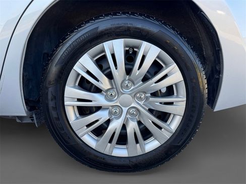 Used 2017 Toyota Corolla LE image 11