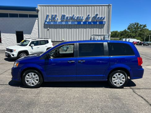 Used 2019 Dodge Grand Caravan SE w/ UConnect Hands-Free Group FWD image 6