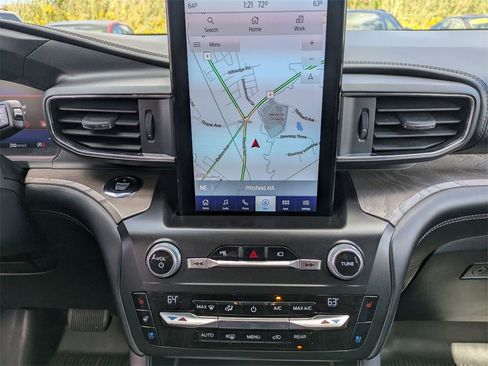 Used 2020 Ford Explorer Platinum w/ Premium Technology Package image 30