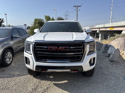 Used 2023 GMC Yukon AT4 w/ Technology Package AWD/4WD image 3