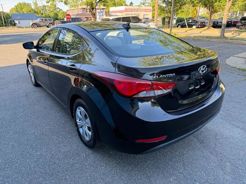 Used 2016 Hyundai Elantra SE FWD image 4