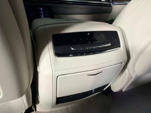 Used 2026 Cadillac Escalade Platinum Sport AWD/4WD image 36