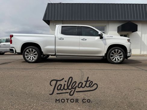 Used 2020 Chevrolet Silverado 1500 High Country w/ Technology Package AWD/4WD image 1