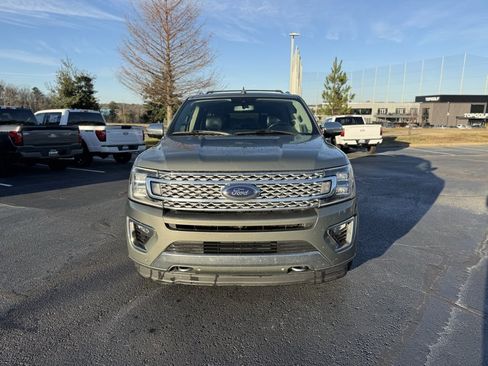 Used 2019 Ford Expedition Max Platinum image 2