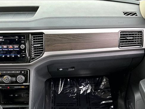 Used 2022 Volkswagen Atlas SE w/ Black Wheel Package image 26