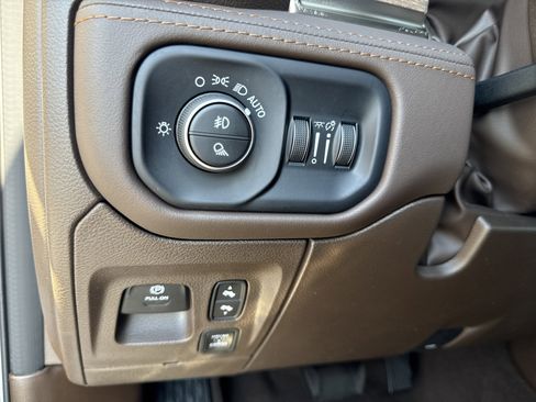 Used 2025 RAM 1500 Limited image 36