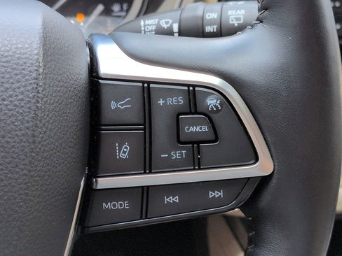 Used 2020 Toyota Highlander Limited FWD image 27
