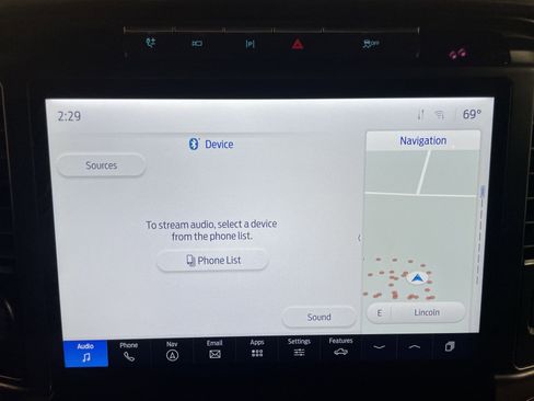 Used 2024 Ford F150 Platinum image 9