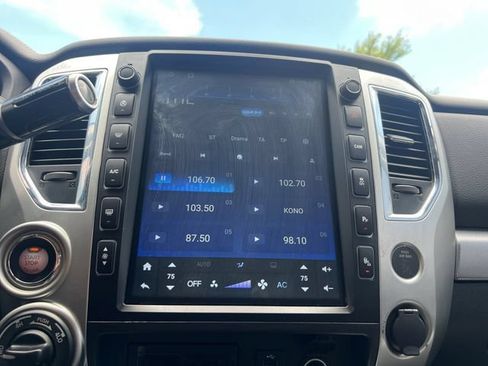 Used 2017 Nissan Titan PRO-4X w/ Pro-4x Convenience Package AWD/4WD image 8