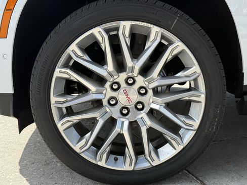 New 2026 GMC Yukon Denali w/ Denali Reserve Package image 9