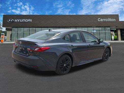 Used 2026 Toyota Camry SE FWD image 5