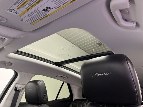 Certified 2024 Buick Envision Avenir image 7