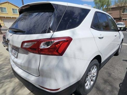 Used 2021 Chevrolet Equinox LS w/ LS Convenience Package AWD/4WD image 3