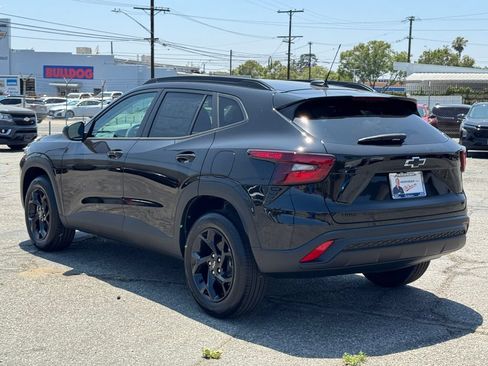 New 2026 Chevrolet Trax LT w/ Midnight Edition FWD image 4