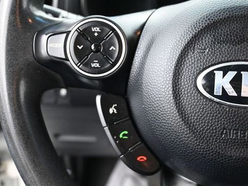 Used 2015 Kia Soul FWD image 16