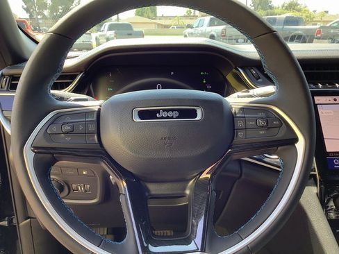 New 2023 Jeep Grand Cherokee Trailhawk w/ Luxury Tech Group III image 11