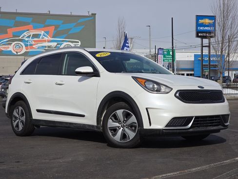 Used 2018 Kia Niro LX image 2