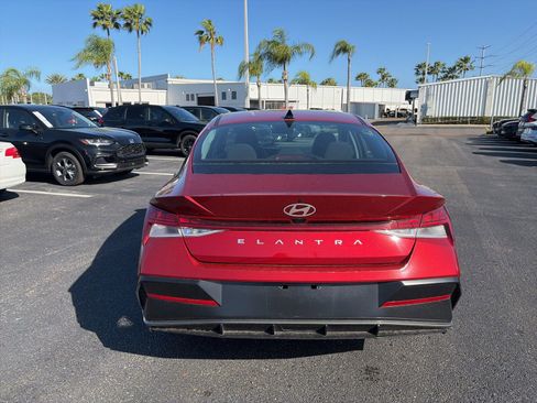 Used 2025 Hyundai Elantra SEL image 6