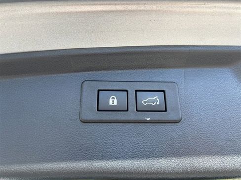 Used 2021 Subaru Outback Premium image 16