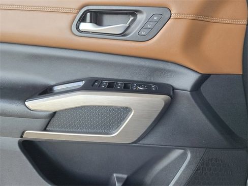 Used 2023 Nissan Pathfinder Platinum w/ Cargo Package image 21