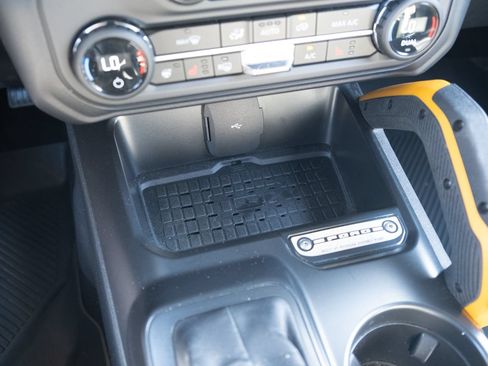 Used 2024 Ford Bronco Badlands AWD/4WD image 5