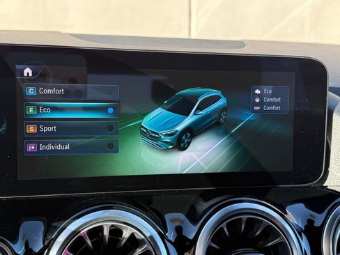 Used 2025 Mercedes-Benz GLA 250 GLA 250 image 9