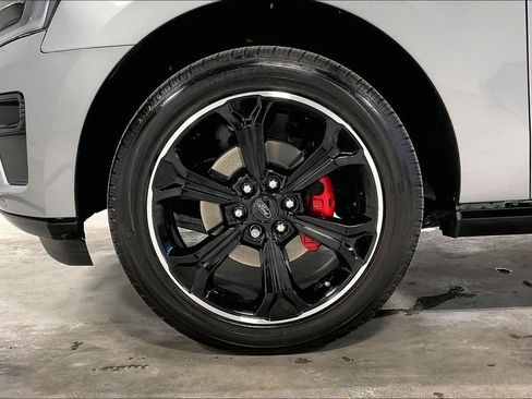 Used 2024 Ford Expedition Limited image 11