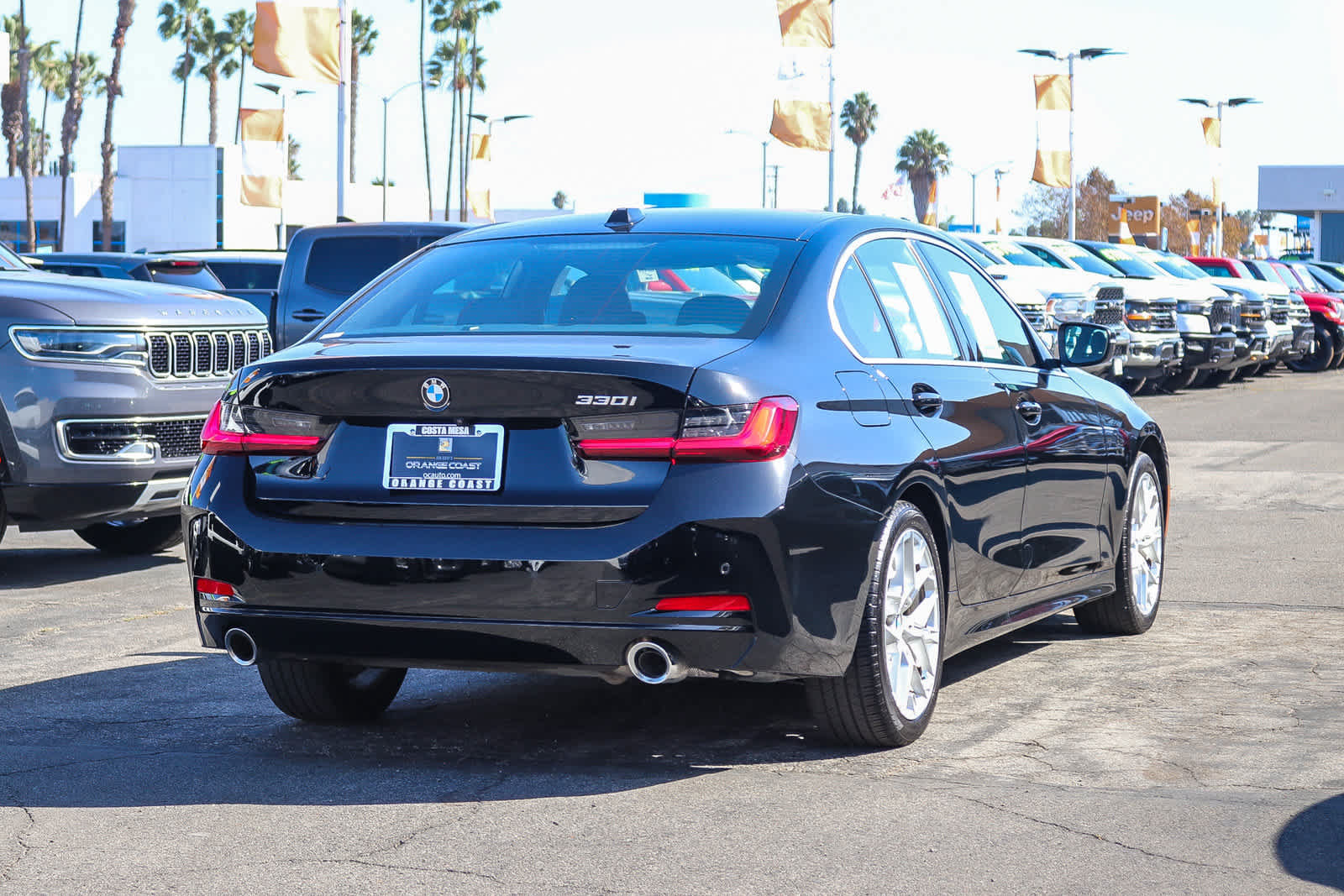 Used 2025 BMW 330i Sedan RWD image 4