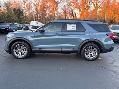 New 2026 Ford Explorer Active w/ Active Comfort Package image 3